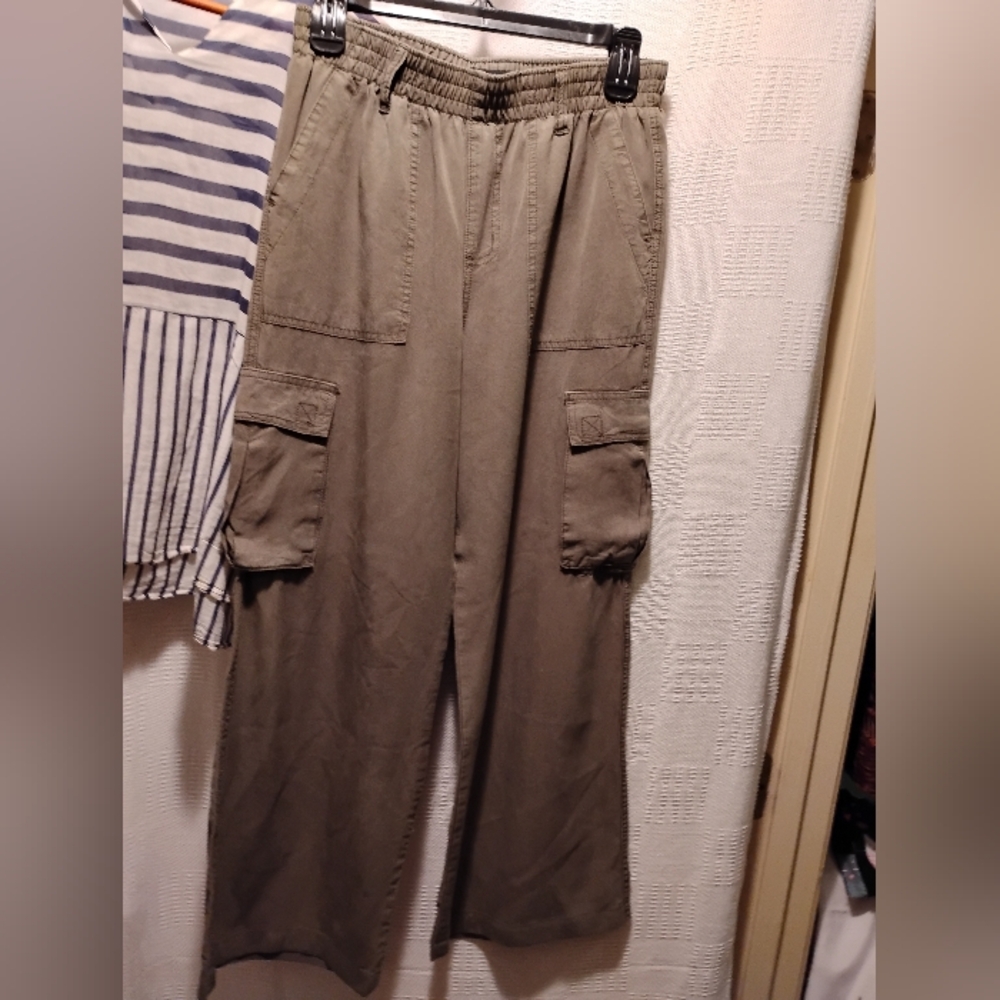 Sanctuary Relaxed Reissue Cargo Pants. Size M - Picture 10 of 13